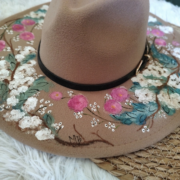 Hand painted hat with cotton & rose pattern. - Picture 3 of 5